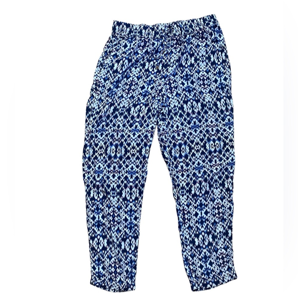 Splendid Navy and White Patterned Fabric